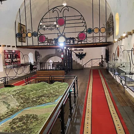 Villa Shkodra Guide Grile